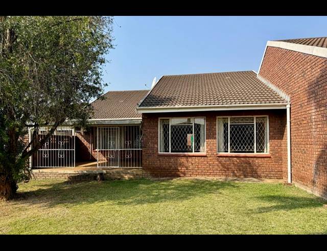 3 BEDROOM TOWNHOUSE FOR SALE IN SCOTTSVILLE
